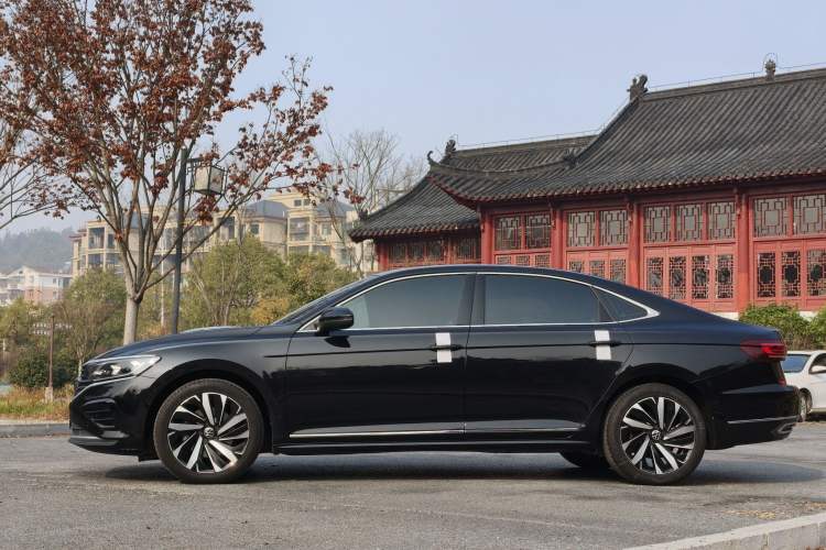 Used Volkswagen Passat 2022 330TSI Elite Edition Custom Version Exterior 5