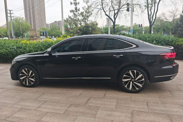 Used Volkswagen Passat 2022 330TSI Starry Luxury Edition Exterior 5