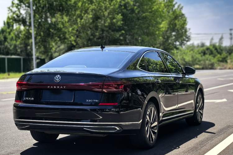 Used Volkswagen Passat 2022 330TSI Elite Edition Custom Version Exterior 7