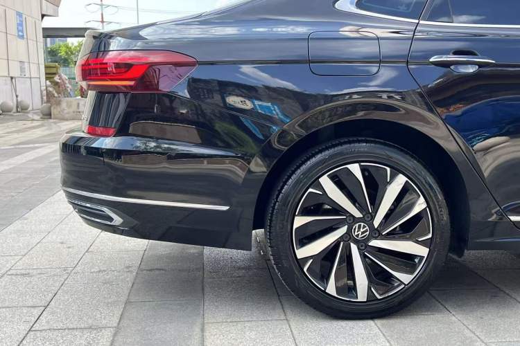 Used Volkswagen Passat 2022 330TSI Starry Luxury Edition Exterior 7