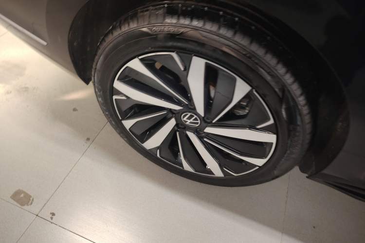 Used Volkswagen Passat 2022 330TSI Luxury Edition Exterior 8