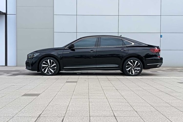 Used Volkswagen Passat 2022 330TSI Starry Luxury Edition Exterior 9