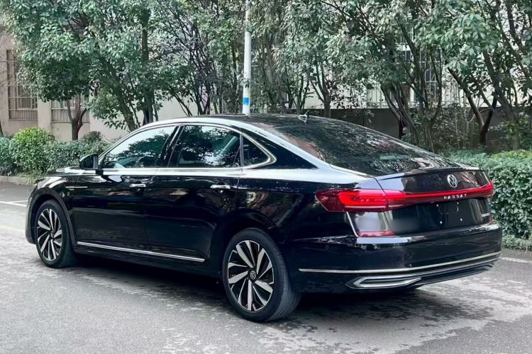 Used Volkswagen Passat 2022 330TSI Starry Luxury Edition Exterior 9