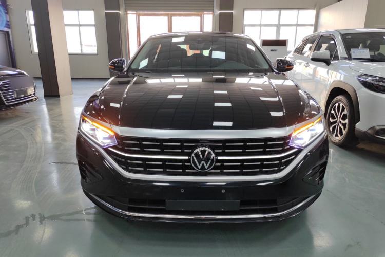 Used Volkswagen Passat 2022 330TSI Luxury Edition Front