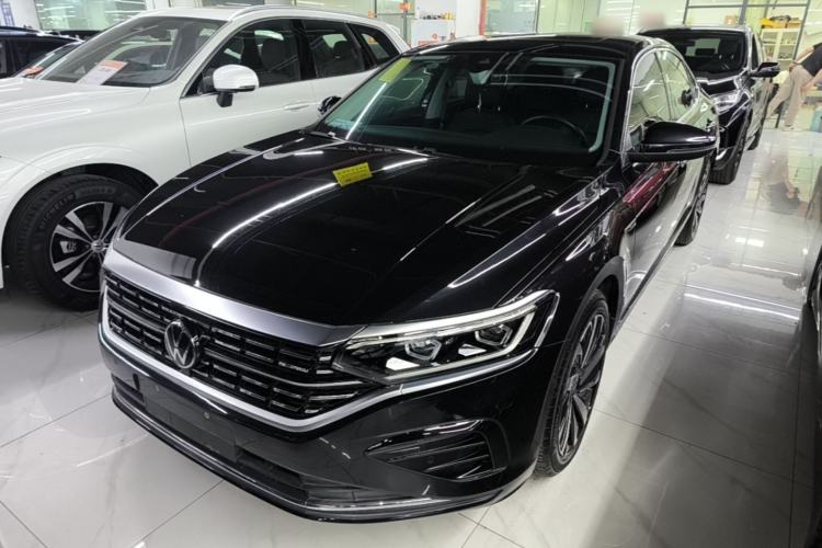 Used Volkswagen Passat 2022 330TSI Luxury Edition Front