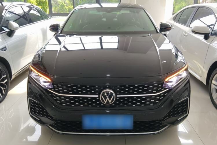 Used Volkswagen Passat 2022 330TSI Starry Luxury Edition – Exclusive Special Edition Front