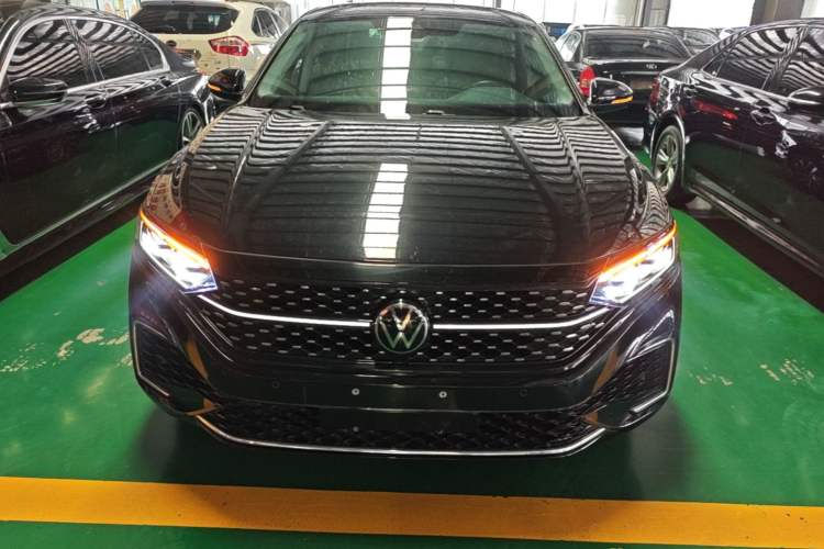 Used Volkswagen Passat 2022 330TSI Starry Luxury Edition – Exclusive Special Edition Front