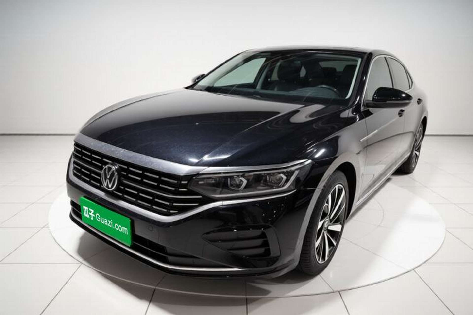 Used Volkswagen Passat 2022 330TSI Luxury Edition Front Left 45 Deg