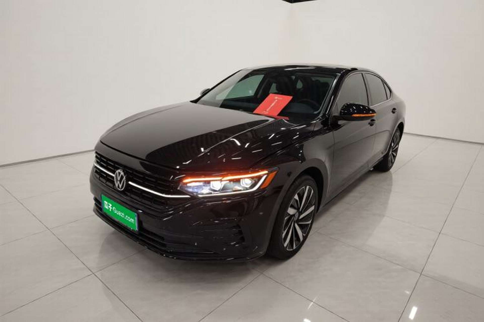 Used Volkswagen Passat 2022 330TSI Luxury Edition Front Left 45 Deg