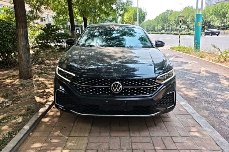 Used Volkswagen Passat 2022 330TSI Starry Luxury Edition Front