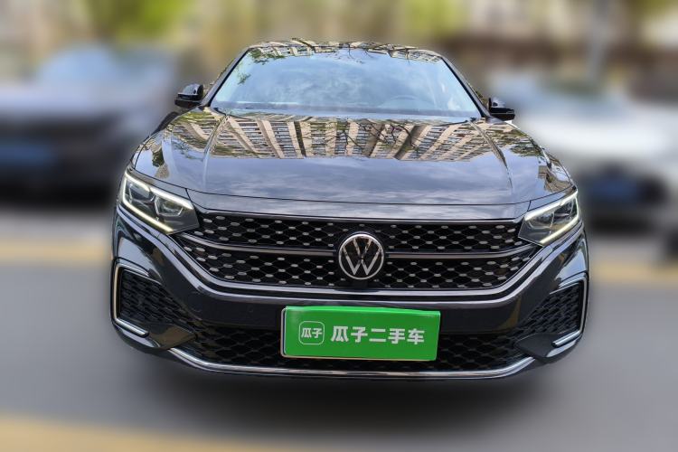 Used Volkswagen Passat 2022 330TSI Starry Luxury Edition Front