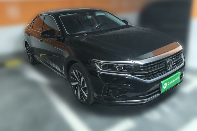 Used Volkswagen Passat 2022 330TSI Luxury Edition Front Right 45 Deg