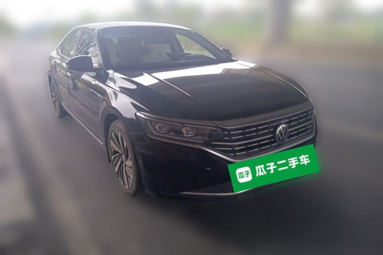 Used Volkswagen Passat 2022 330TSI Luxury Edition Front Right 45 Deg