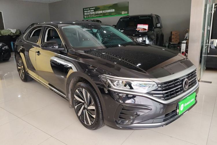 Used Volkswagen Passat 2022 330TSI Luxury Edition Front Right 45 Deg
