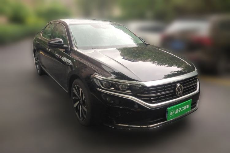 Used Volkswagen Passat 2022 330TSI Luxury Edition Front Right 45 Deg