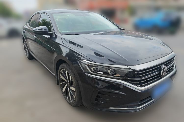 Used Volkswagen Passat 2022 330TSI Luxury Edition Front Right 45 Deg