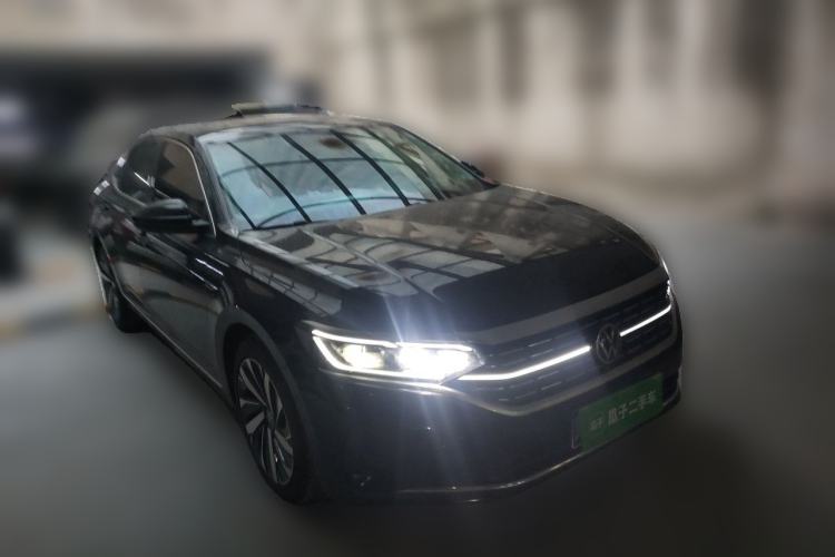 Used Volkswagen Passat 2022 330TSI Luxury Edition Front Right 45 Deg