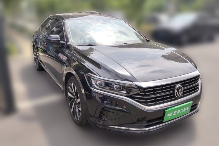Used Volkswagen Passat 2022 330TSI Luxury Edition Front Right 45 Deg