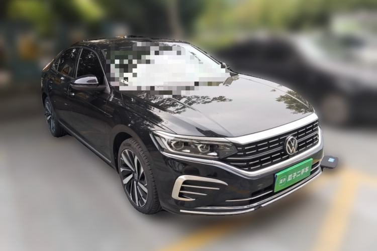 Used Volkswagen Passat 2022 330TSI Luxury Edition Front Right 45 Deg