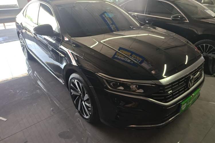 Used Volkswagen Passat 2022 380TSI Flagship Edition Front Right 45 Deg