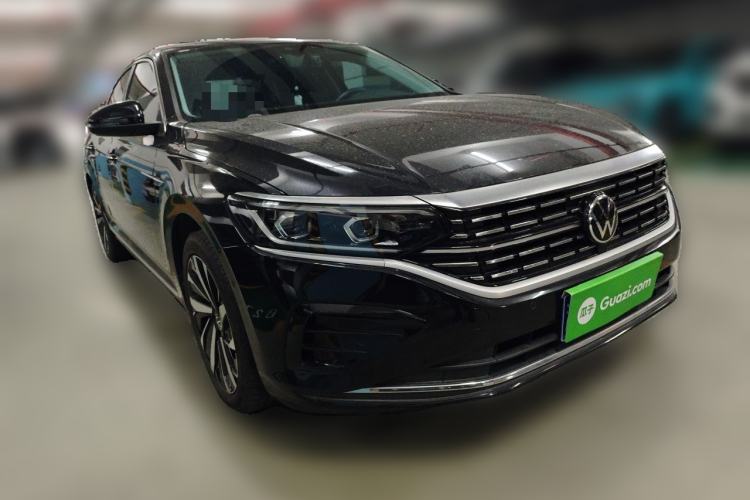Used Volkswagen Passat 2022 330TSI Luxury Edition Front Right 45 Deg
