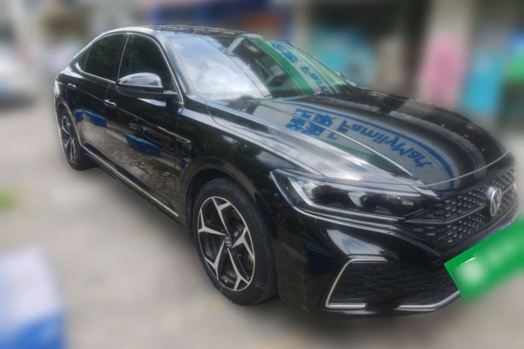 Used Volkswagen Passat 2022 330TSI Starry Elite Edition Front Right 45 Deg