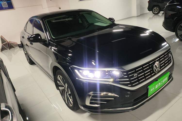 Used Volkswagen Passat 2022 330TSI Elite Edition Front Right 45 Deg
