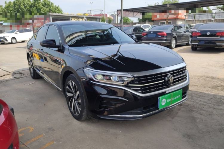 Used Volkswagen Passat 2022 330TSI Luxury Edition Front Right 45 Deg