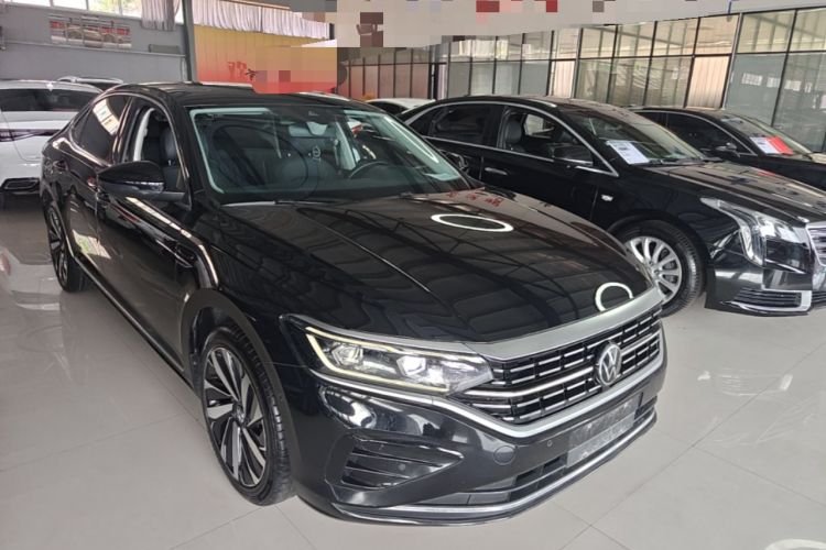Used Volkswagen Passat 2022 330TSI Luxury Edition Front Right 45 Deg