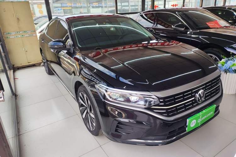 Used Volkswagen Passat 2022 330TSI Luxury Edition Front Right 45 Deg