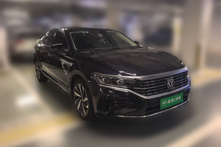 Used Volkswagen Passat 2022 330TSI Luxury Edition Front Right 45 Deg