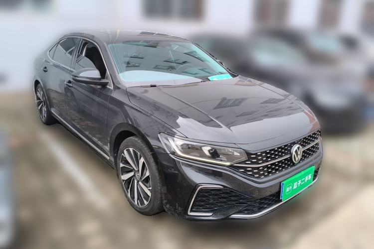 Used Volkswagen Passat 2022 330TSI Starry Elite Edition Front Right 45 Deg