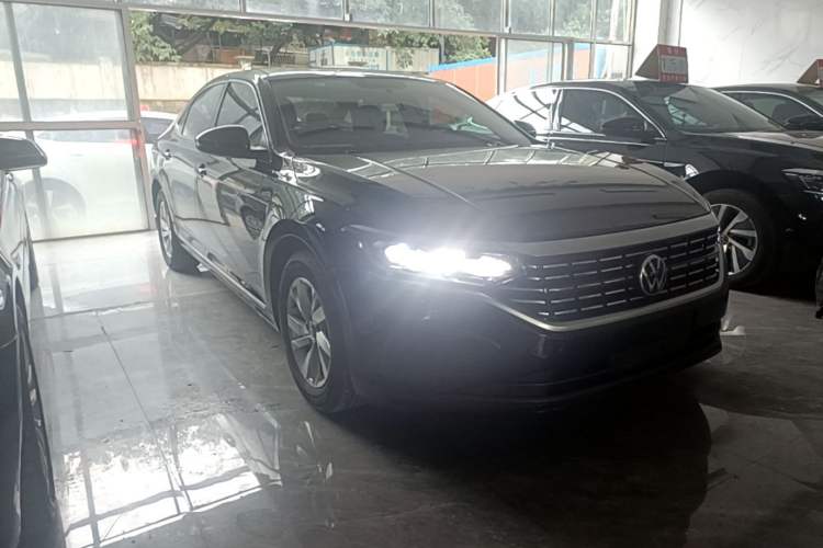 Used Volkswagen Passat 2022 280TSI Business Edition Front Right 45 Deg