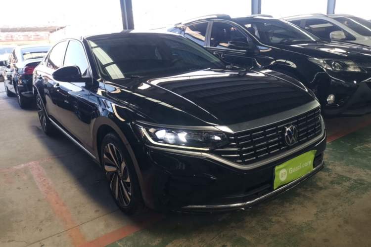 Used Volkswagen Passat 2022 330TSI Elite Edition Front Right 45 Deg