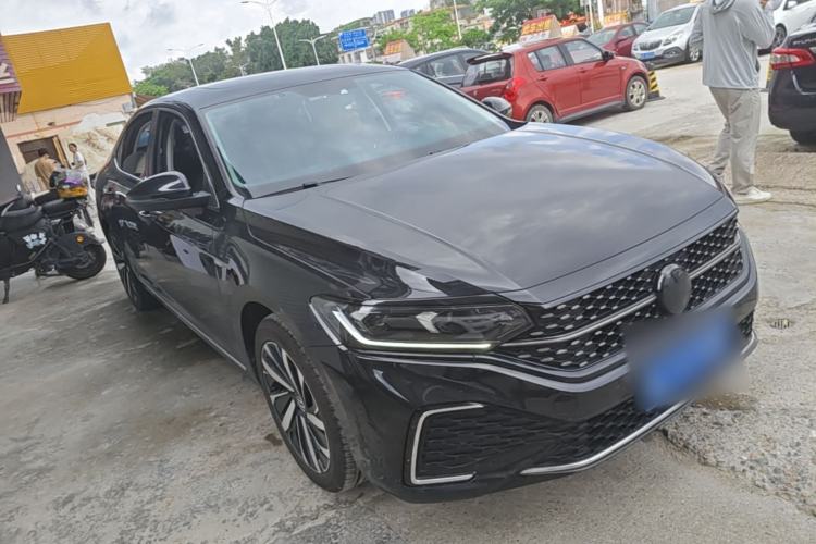 Used Volkswagen Passat 2022 330TSI Starry Elite Edition Front Right 45 Deg