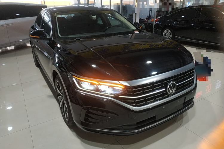 Used Volkswagen Passat 2022 330TSI Luxury Edition Front Right 45 Deg