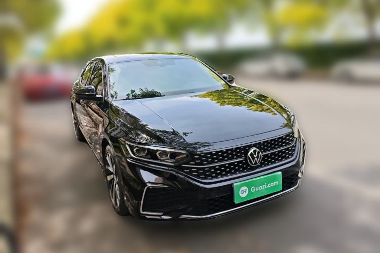 Used Volkswagen Passat 2022 330TSI Starry Luxury Edition Front Right 45 Deg