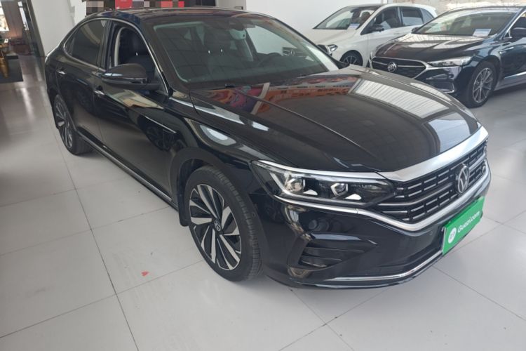 Used Volkswagen Passat 2022 330TSI Luxury Edition Front Right 45 Deg