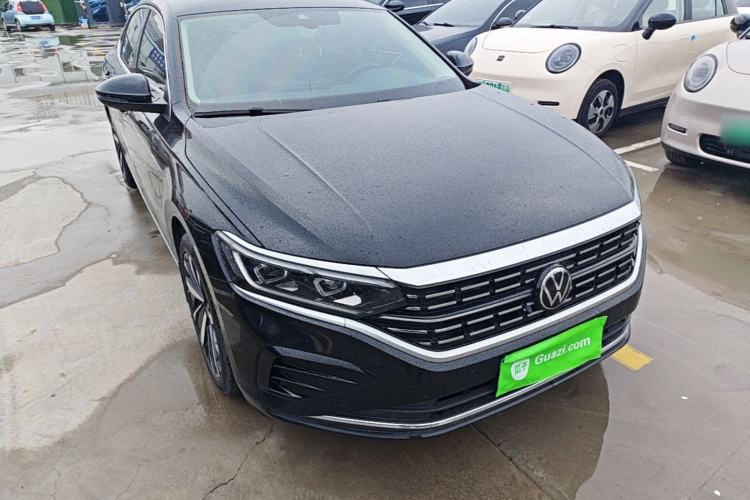Used Volkswagen Passat 2022 330TSI Luxury Edition Front Right 45 Deg