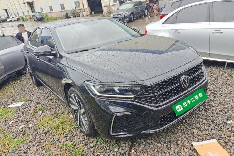Used Volkswagen Passat 2022 330TSI Starry Elite Edition Front Right 45 Deg