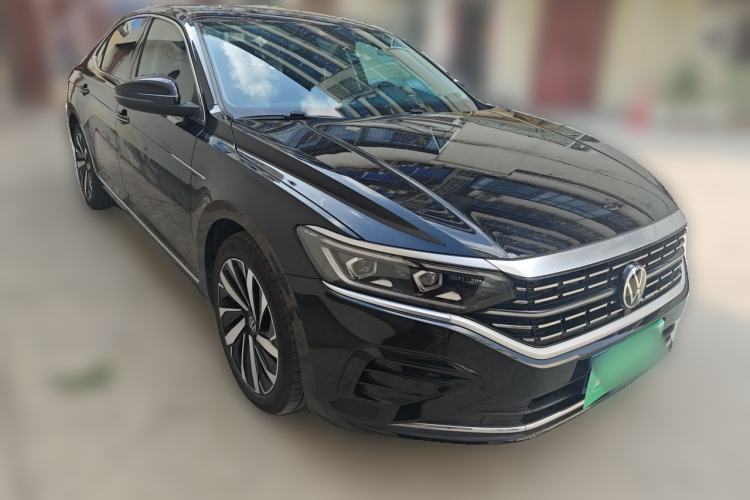 Used Volkswagen Passat 2022 330TSI Starry Elite Edition Front Right 45 Deg