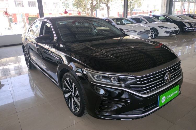 Used Volkswagen Passat 2022 330TSI Luxury Edition Front Right 45 Deg