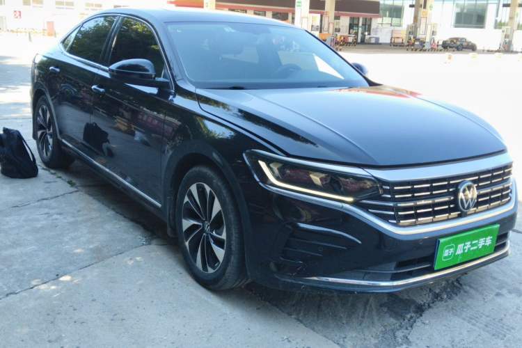 Used Volkswagen Passat 2022 330TSI Elite Edition Front Right 45 Deg