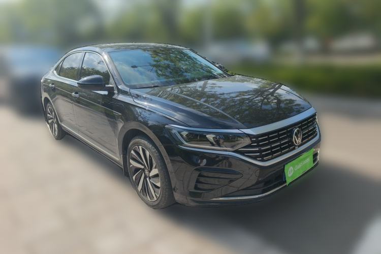 Used Volkswagen Passat 2022 330TSI Luxury Edition Front Right 45 Deg