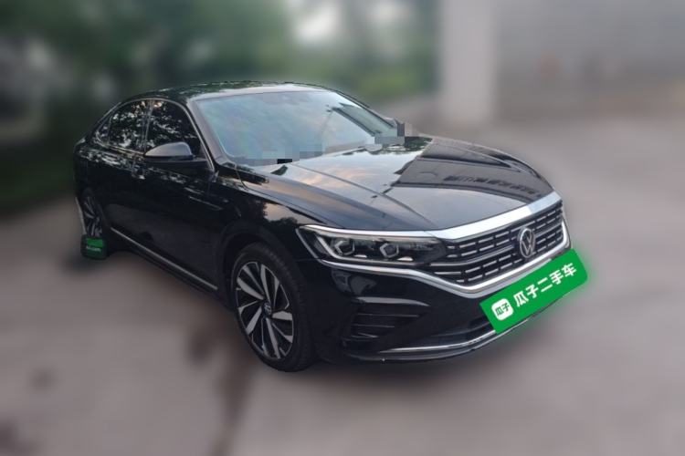 Used Volkswagen Passat 2022 330TSI Luxury Edition Front Right 45 Deg