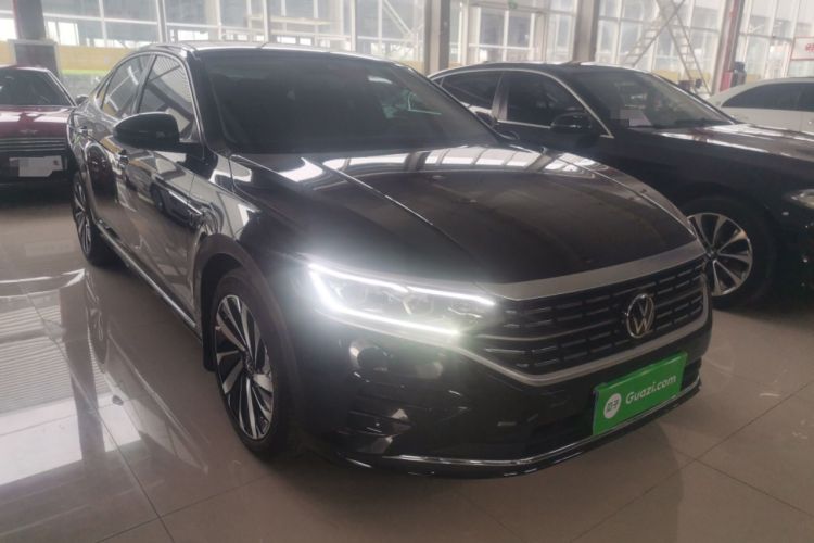 Used Volkswagen Passat 2022 330TSI Luxury Edition Front Right 45 Deg