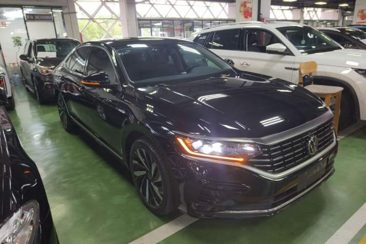 Used Volkswagen Passat 2022 330TSI Elite Edition Front Right 45 Deg