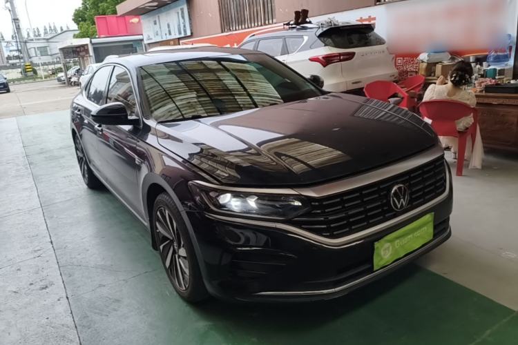 Used Volkswagen Passat 2022 330TSI Elite Edition Front Right 45 Deg