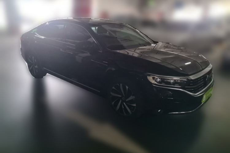 Used Volkswagen Passat 2022 330TSI Luxury Edition Front Right 45 Deg