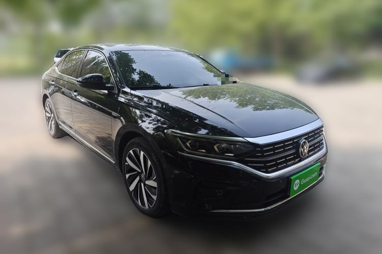 Used Volkswagen Passat 2022 330TSI Luxury Edition Front Right 45 Deg